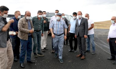BÜYÜKŞEHİR'DEN TEKMAN,HINIS VE KARAYAZI'DA YOL SEFERBERLİĞİ